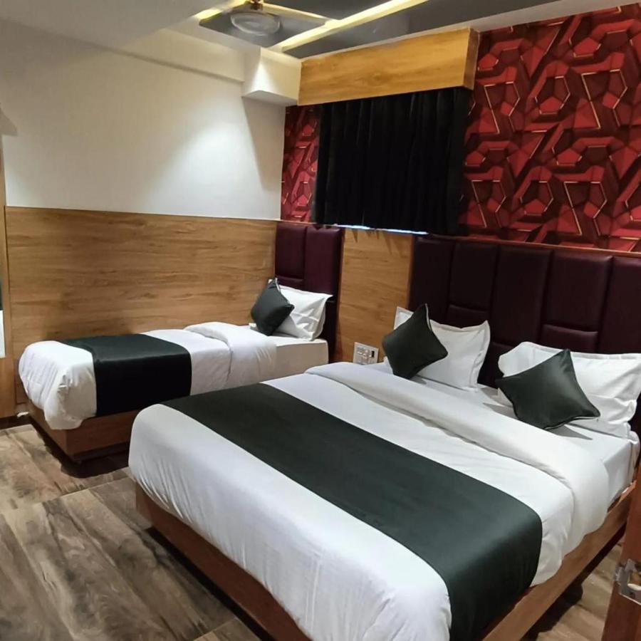 גנדהינאגר Hotel Paramount Villa מראה חיצוני תמונה
