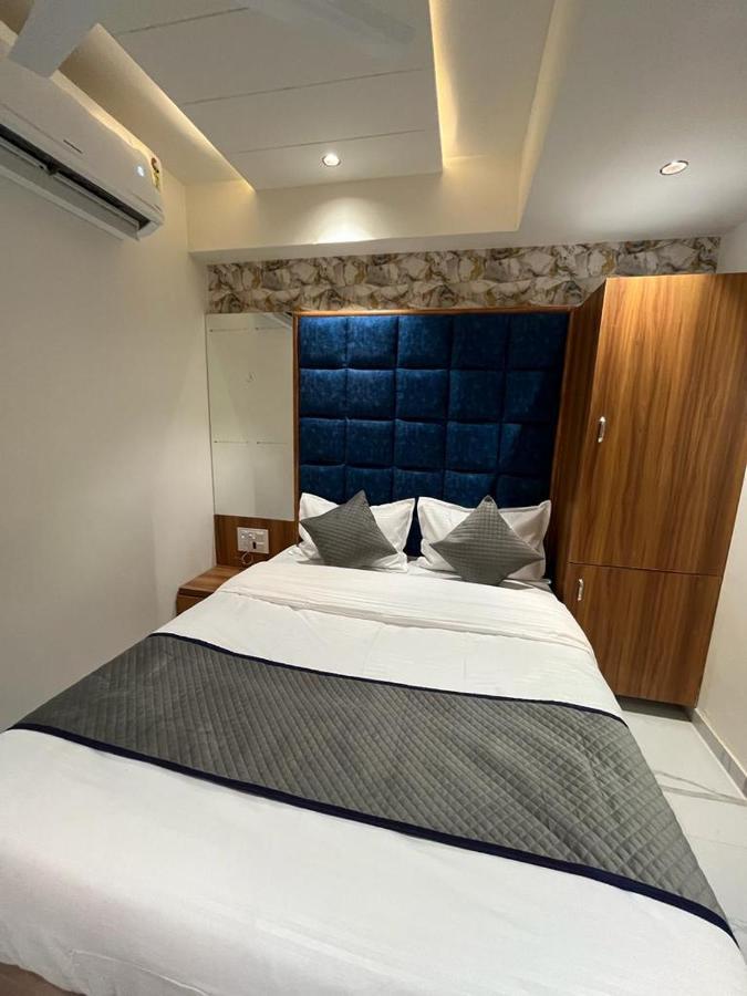 גנדהינאגר Hotel Paramount Villa מראה חיצוני תמונה