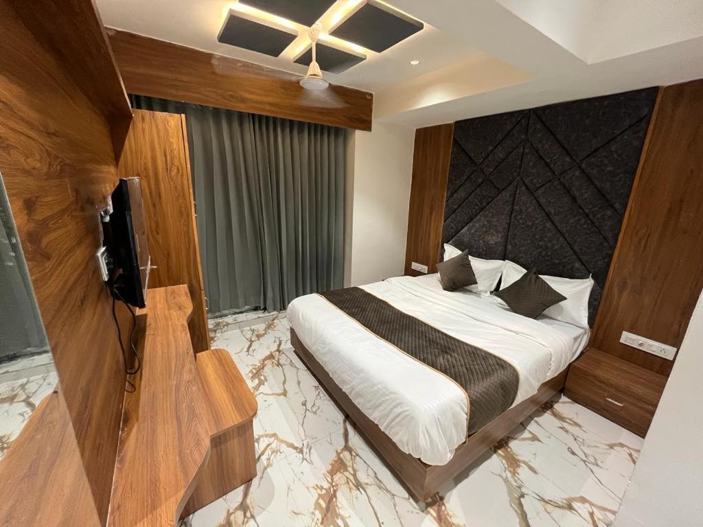 גנדהינאגר Hotel Paramount Villa מראה חיצוני תמונה