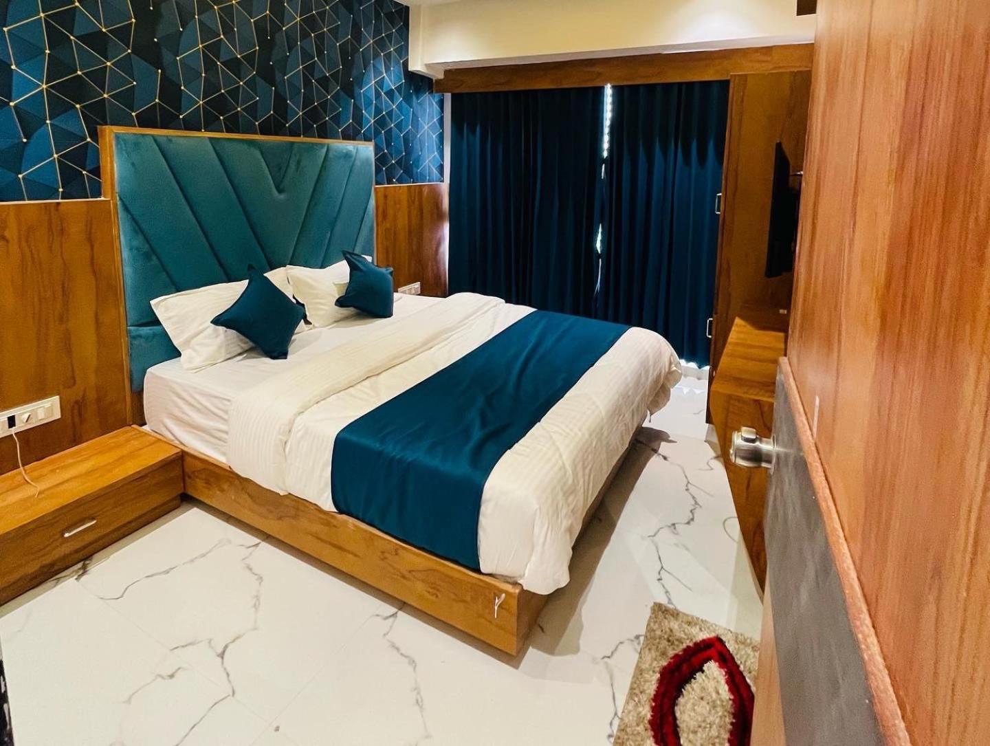 גנדהינאגר Hotel Paramount Villa מראה חיצוני תמונה