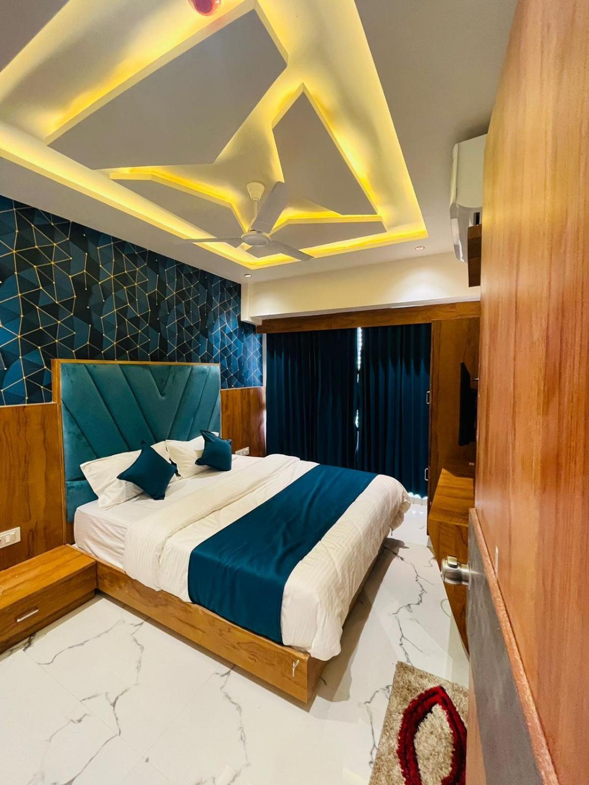 גנדהינאגר Hotel Paramount Villa מראה חיצוני תמונה