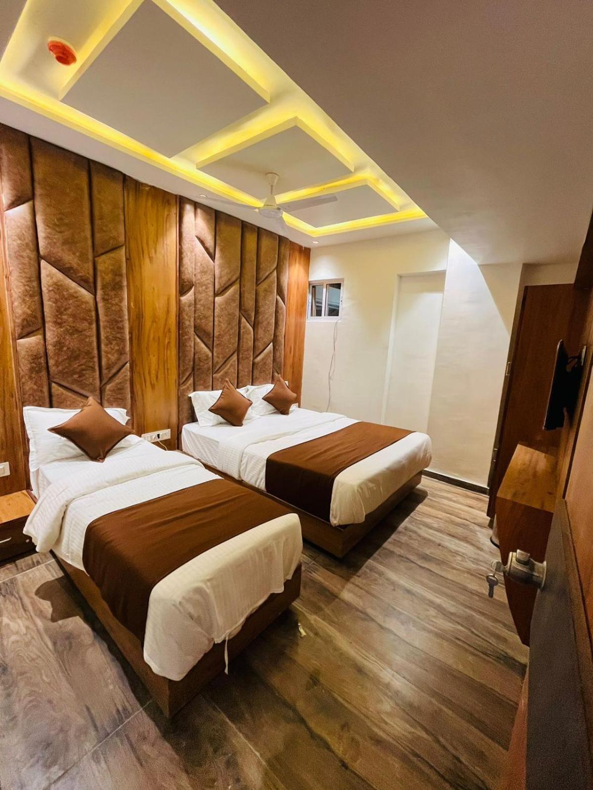 גנדהינאגר Hotel Paramount Villa מראה חיצוני תמונה
