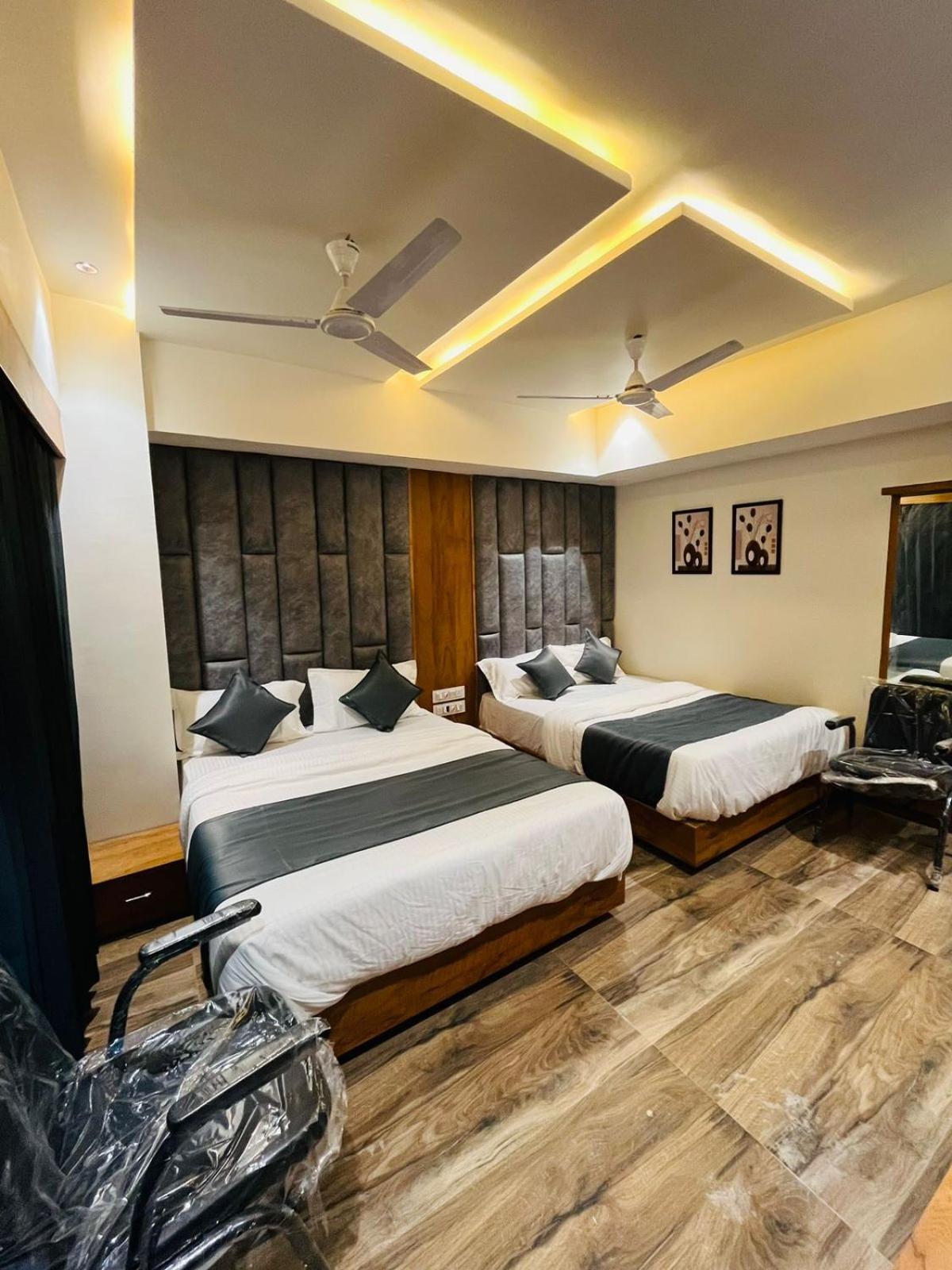 גנדהינאגר Hotel Paramount Villa מראה חיצוני תמונה
