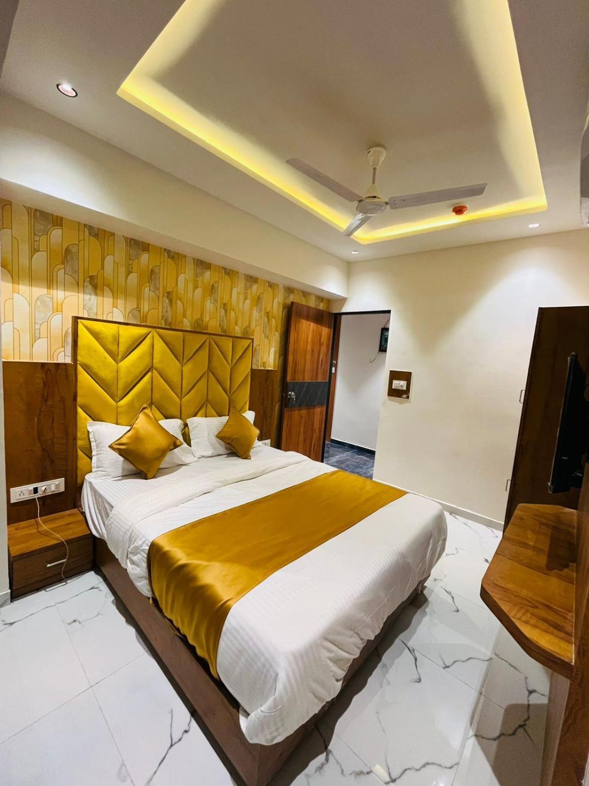 גנדהינאגר Hotel Paramount Villa מראה חיצוני תמונה